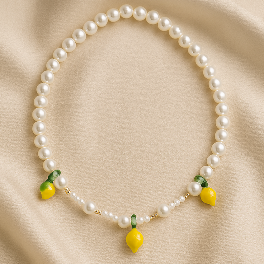 "Lemon Chic" – Collar de Perlas con Limones Hecho a Mano