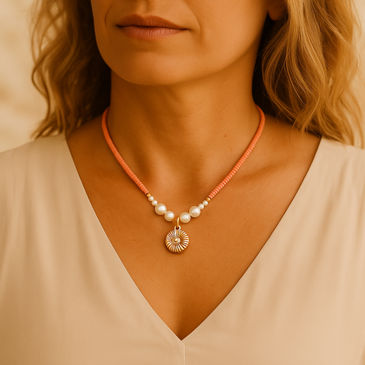 Collar Caracola Dorada – edición Coral